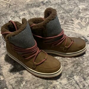 Stylish Brown and Gray Winter Boots